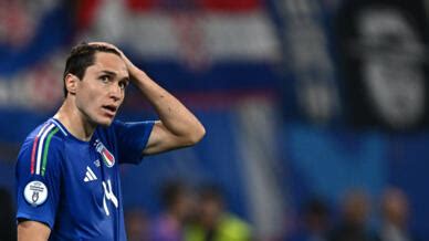 Chiesa may have to wait for Liverpool debut – Slot.
